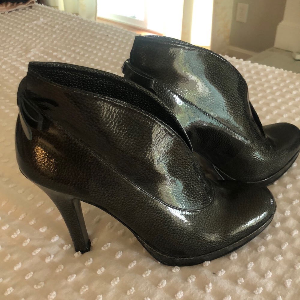 Jessica Simpson gray and black patent leather ankle booties.